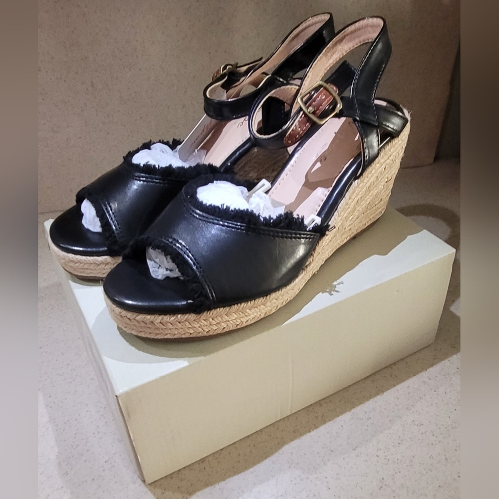 Stylish Black Wedge Sandals